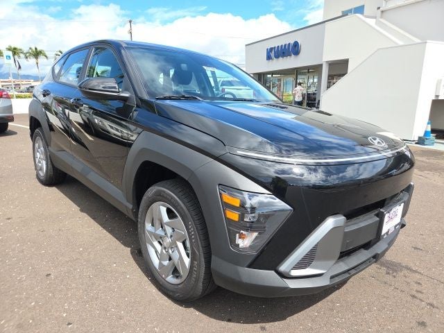 2026 Hyundai KONA SE in Abyss Black Pearl — front three-quarter view